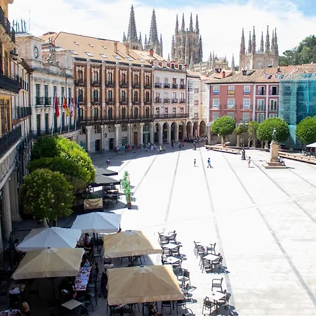 Increible Piso En La Plaza Mayor, Con Garaje Apartmán